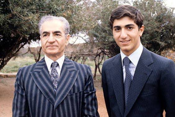 iranianlion007's tweet photo. آقا، من یه نکته‌ای راجع به پهلوی رو یه بار برای همیشه روشن کنم.

طرف «لیترالی» بچه‌ی پادشاهه. کف درباره جایی که واقعاً سیاست داره اجرا می‌شه، آموزش دیده؛ نه توی توییتر و اینستاگرام.

دیتای ریز و درشت سازمان اطلاعات کشور دستش بوده.

با اما مدل جاسوس، نفوذی، رئیس‌جمهور، پادشاه، لژیونر فراماسون و دست‌های پشت‌پرده هر روز سروکار داشته.
چیزی نیست که ندیده باشه،
نشنیده باشه، بلد نباشه یا ندونه.

مطمئن باشین دوست و دشمنش رو بهتر از من و شما می‌شناسه.

اگه آلترناتیو بهتری سراغ داری، خب بفرما. اگه خودت لیدری، خب لشکرکشی کن، جمع کن ج.ا رو؛ دمت گرم.

اگه نه، وقتی طرف رو به‌عنوان «رهبر» دوران گذار انتخاب کردی، دیگه هر دقیقه دنبال زیر بغل مار نگرد. یا نپذیر، یا اگه پذیرفتی، خواهشا اعتماد کن
#جاويدشاه‌