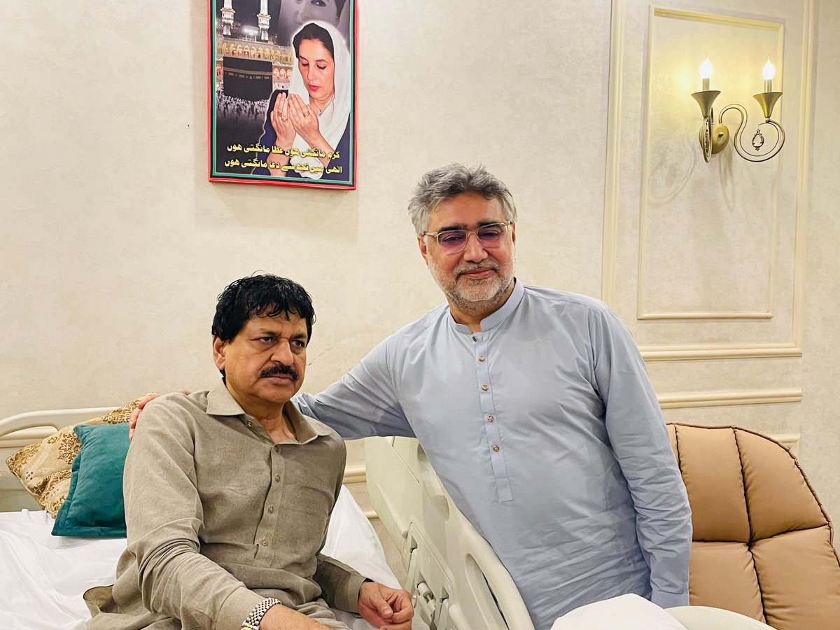 LaLaMuneer33's tweet photo. حیدرآباد: چیف انجنیئر حیسکو اعجاز احمد شیخ نے ایس ای سرکل عقیل نور میمن اور دیگر افسران کے ہمرا وزیر اعلی سندھ کے معاون خصوصی محکمہ ریلیف ڈیپارٹمنٹ عبدالجبار خان سے ملاقات کی اور ان کی عیادت کی۔

اس موقع پر نوجوان رہنما فیصل عبدالجبار خان بھی موجود تھے۔

#AbdulJabbarKhanUpdates https://t.co/N6z4fu3kN8