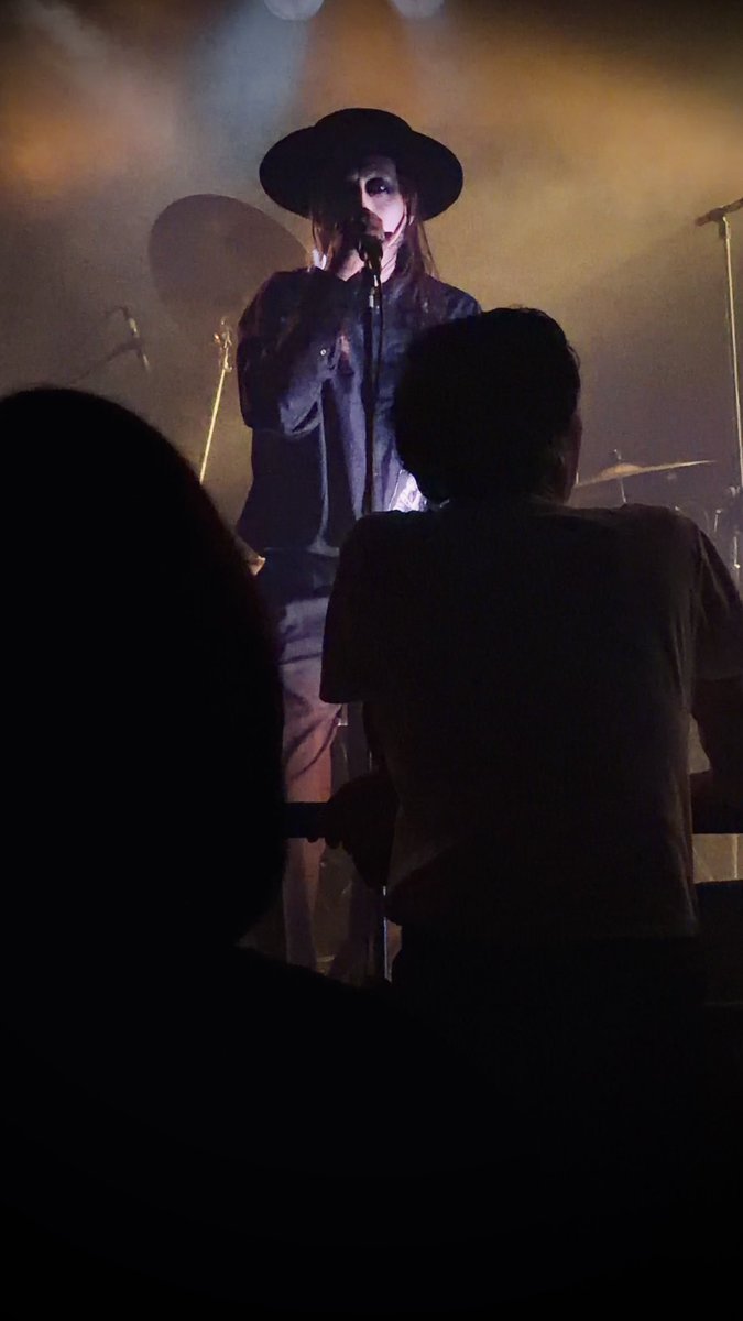 Gulalala93's tweet photo. 2026/5/30(土)池袋手刀
盲目ダイアリー presents
「頁一 -ReKKA-」

CAVALERIE CRUXX

気圧の重さよりも重い、轟音重力‼︎で全てを飲み込まれていきました。
超絶カッコいいベースレス編成で、これは…とラパンナが頭をよぎりました。
もう対バンしてるのかな？体感したい https://t.co/mfOs3dYjPC