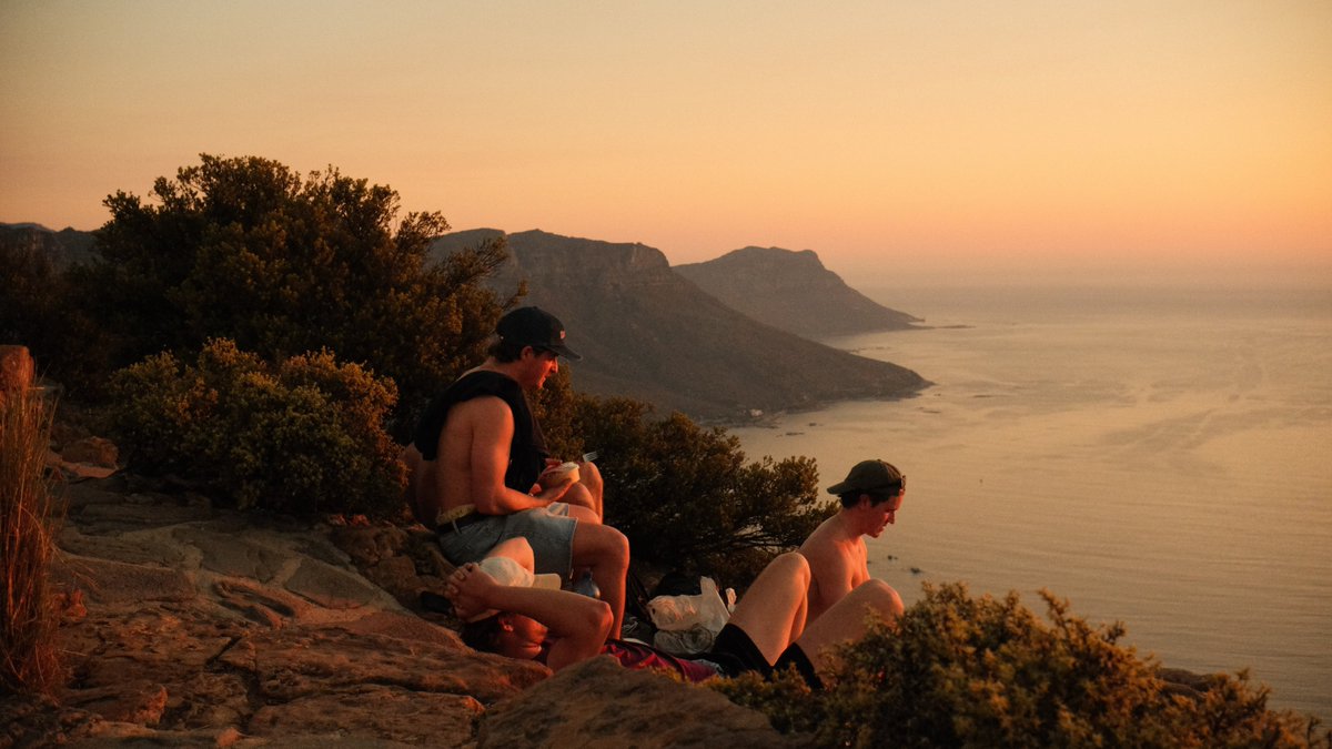 thomvlieshout's tweet photo. just go to cape town

go in debt if you have to https://t.co/U3kKNuX5bh