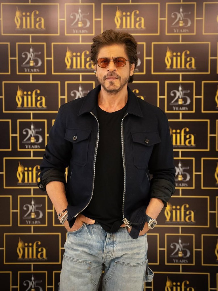 SRKUniverse's tweet photo. SRK carries a kind of aura that can’t be copied, matched, or recreated. 👑

Some things are simply one of one. ❤️

@iamsrk

#KING #ShahRukhKhan #SRK #KingKhan #ItsKingTime https://t.co/7CKDL406z1