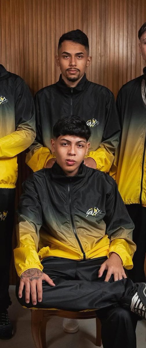 loud_dav's tweet photo. Do nada, em 2021, surgiu uma das maiores duplas da história do Free Fire brasileiro.

@loud_trap7 🤝 @Guaxaffx 🤍💛💚 https://t.co/VoZqJqXYSC