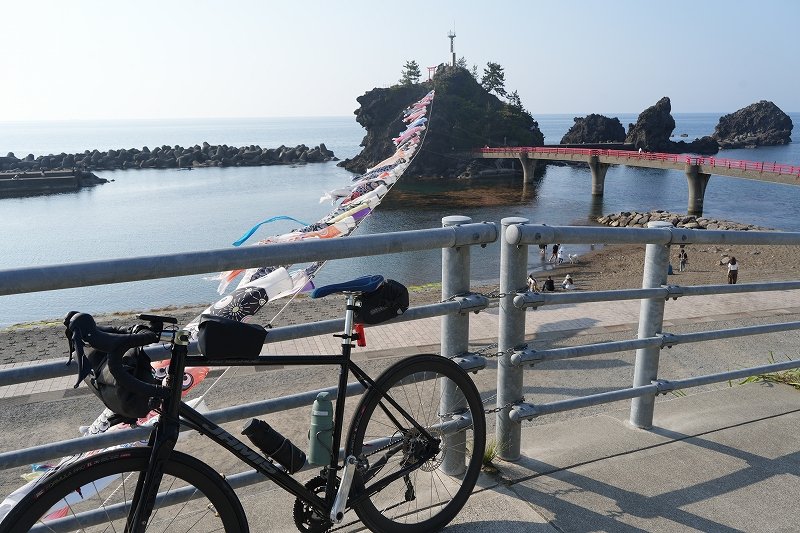 yhirane's tweet photo. 通勤Renegadeにて東京糸魚川。
毎日乗ってとても良い具合に仕上がった(^^)
今年は王滝もRenegadeでグラベル走る(^^) https://t.co/StqEQShiko