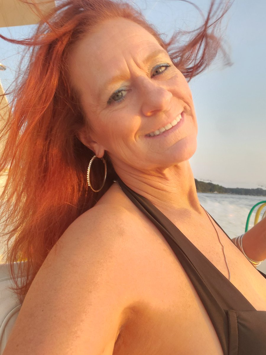 MaloneyBass's tweet photo. @Victoria00025 Sorry you're all upset. I don't have much, but think I'm doing life better You're doing well ill bet and just angry hateful. Lighten up while you still can. https://t.co/dCyKVji7aN