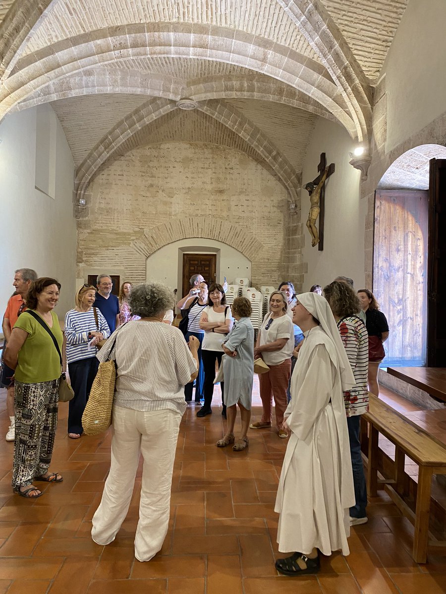 AccioCulturalPV's tweet photo. Dissabte 30 de maig, el Convent de la Trinitat de València va obrir les portes a una visita cultural dins les Festes Isabelines! 🏛️📜 Un viatge per la història medieval, descobrint el llegat d’Isabel de Villena i Maria de Castella.💫 Amb totes les places esgotades! Gràcies! 🙏 https://t.co/67VwGREaj5