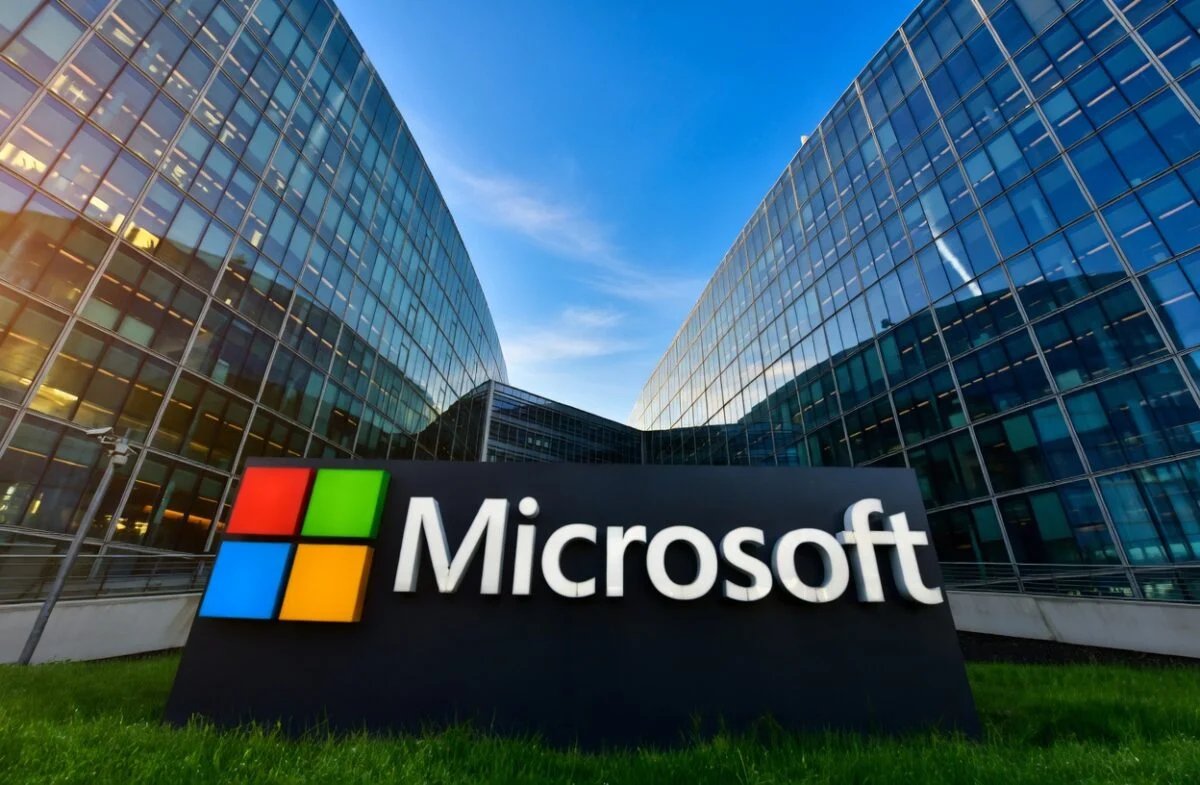 WallStAlphaPro's tweet photo. Wall Street keeps backing Microsoft’s AI strategy...

Microsoft $MSFT landed new Outperform coverage from JMP Securities with a $550 target, as analysts continue pointing to Azure, Copilot and enterprise AI demand.

👉 Analyst Ratings: 52 Buy, 3 Hold, 0 Sell. https://t.co/KZTqLshWFO