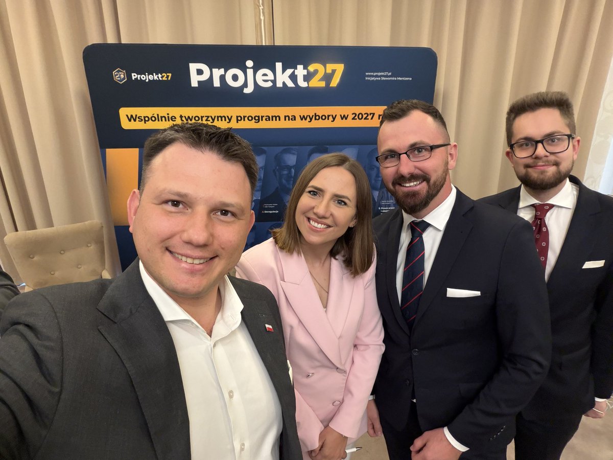 SlawomirMentzen's tweet photo. Za chwilę rozpoczynamy panel ekspercki dotyczący rolnictwa. Pozdrawiamy z Kielc! :) https://t.co/dEcR6lQBh9