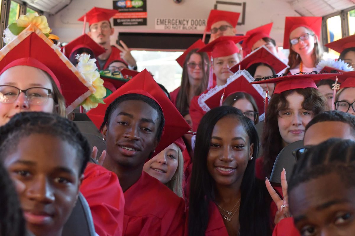myLSPS's tweet photo. 🎓 Graduation isn’t just about the caps, gowns, and diplomas—it’s about the people behind the scenes who make the moment possible: https://t.co/VHgMeLdGg0. #myLSPS https://t.co/aXymkQC0bj