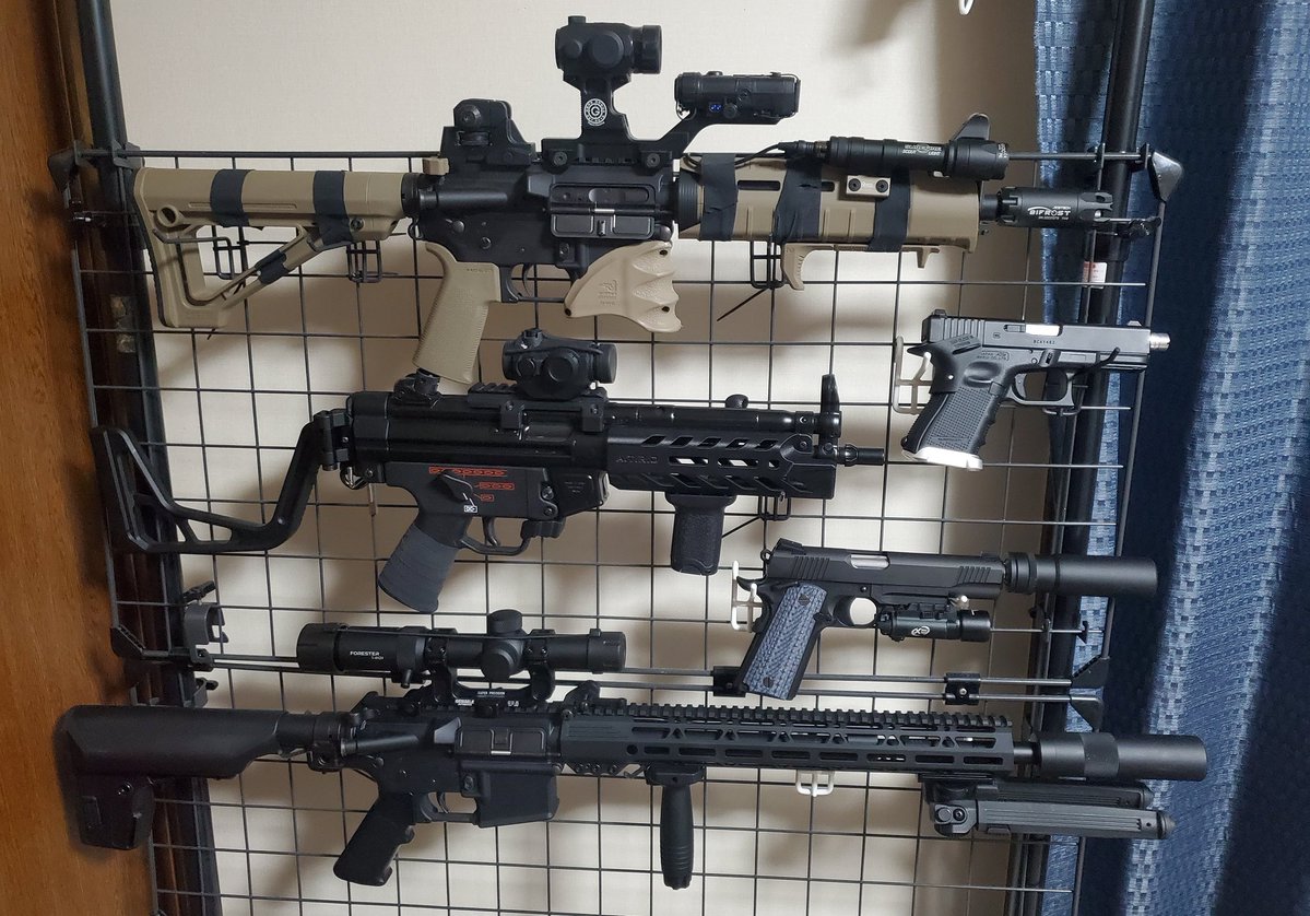 grave0424's tweet photo. ところでおれの武器庫を見てくれフォロワー…… https://t.co/jFqg2AAzNj