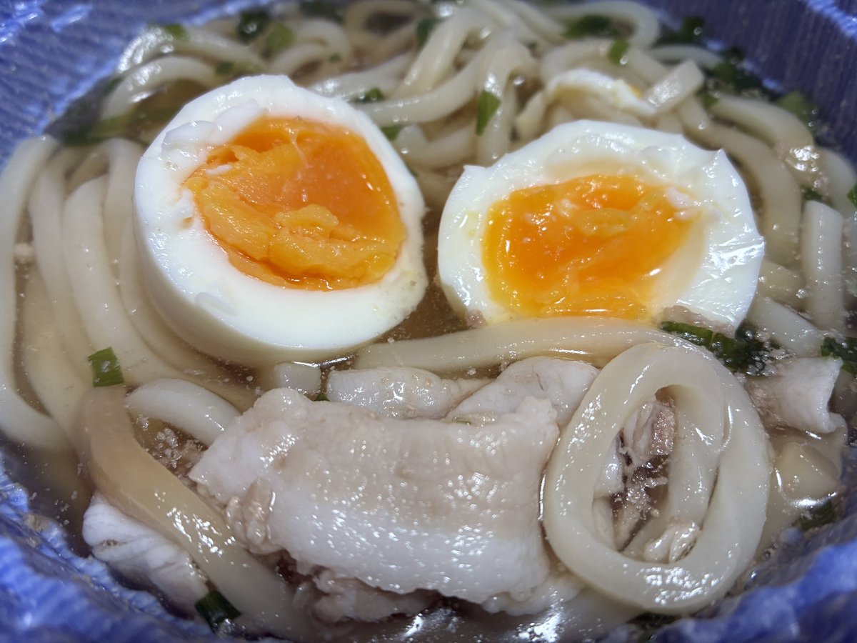 surugana's tweet photo. 今日の夜ごはんは、ニチレイのチンするだけの冷やしうどん🥳
うどんのこしがすごくてもちもちで、簡単で美味しく頂きました🫶✨たまごは自分で茹でたものをちょいたし😎 https://t.co/YoZN5hP14W