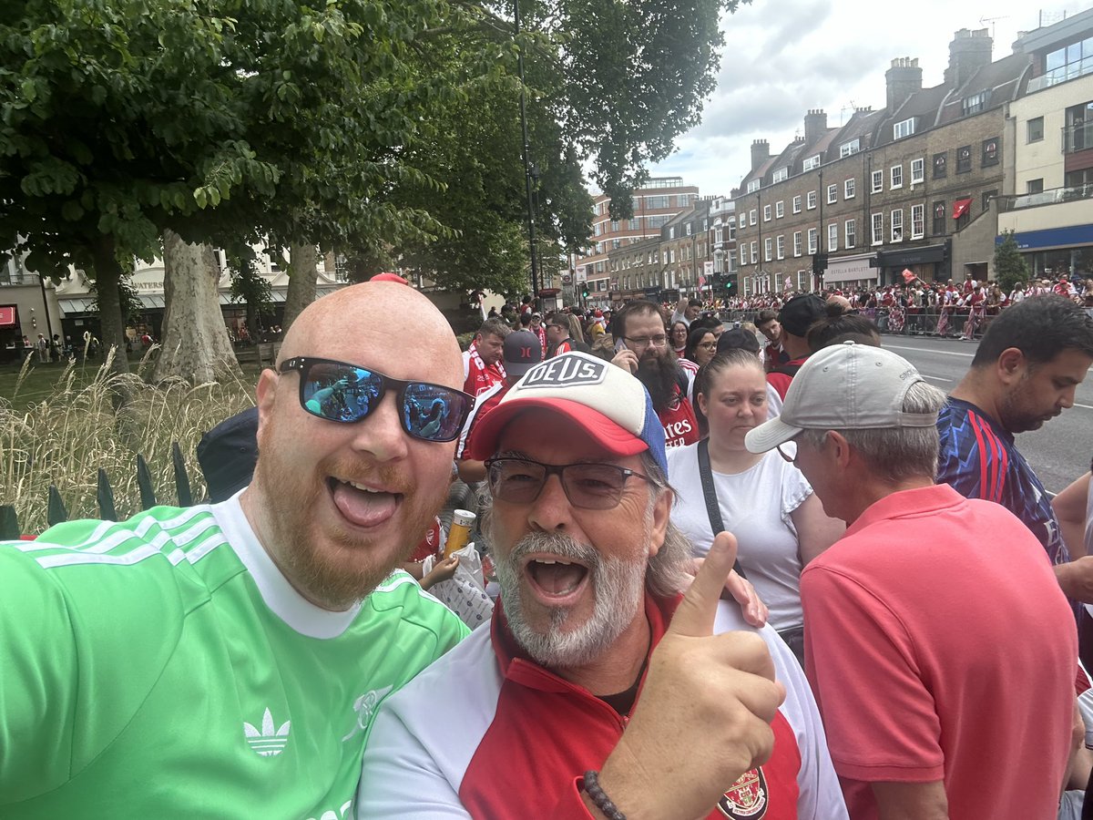 Inventive_Mark's tweet photo. What a rollercoaster of a weekend, absolutely amazing community, my voice has completely gone! 🔴⚪️ #arsenal https://t.co/drsZWjFPIL