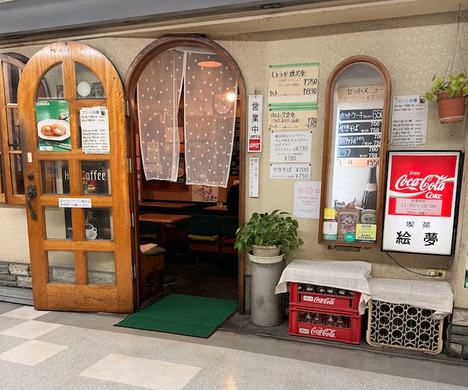 TimeOutTokyoJP's tweet photo. 『インタビュー：片岡メリヤス』
https://t.co/uHySJ7Aqhq

2011年の活動以来、ぬいぐるみ制作を軸に、ペインティングや自ら脚本・出演をこなす人形劇など、活動は多岐にわたる。

制作の根底にあるものや、行きつけの「かわいい」お店を聞いた。 https://t.co/LqBBt8JFOi