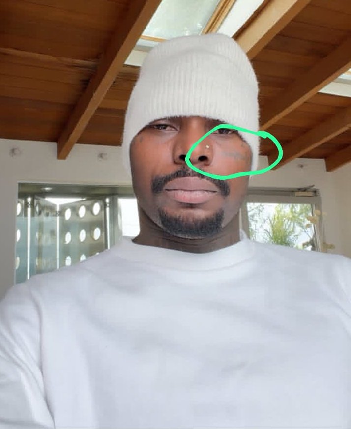 Azeez_plus's tweet photo. But how the tattoo wey dey Asake left cheek change to right cheek??? 

This man just dey confuse us https://t.co/c6rbZVRNsQ
