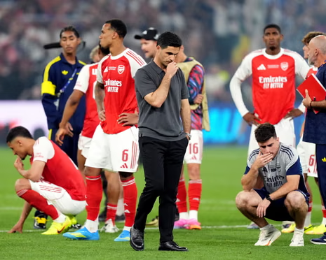 adamkeys_'s tweet photo. Mikel Arteta made the team watch City receive their medals and celebrate winning the Carabao Cup. It spurred the players on to win the Premier League. He then made the watch PSG winning celebrate the Champions League. He's building characters; #Arsenal's era is just starting. https://t.co/UtRgAHmrZa