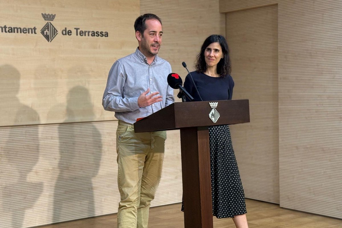 ajterrassa's tweet photo. 🏙️El tinent d’alcalde @xcardona ha presentat avui els resultats d’un estudi sobre l’activitat comercial en planta baixa.📊
🔎L’anàlisi, elaborada per l’Estudi 300.000 km/s que radiografia l’activitat comercial en planta baixa a la ciutat.
@TerrassaComerc https://t.co/k6p05N3Iuu