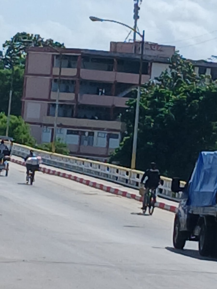 RBodano14539's tweet photo. Transformando la Ciudad de Bayamo con el aporte de los trabajadores.#SomosVallerojo. https://t.co/Gvc1ZWgzRh