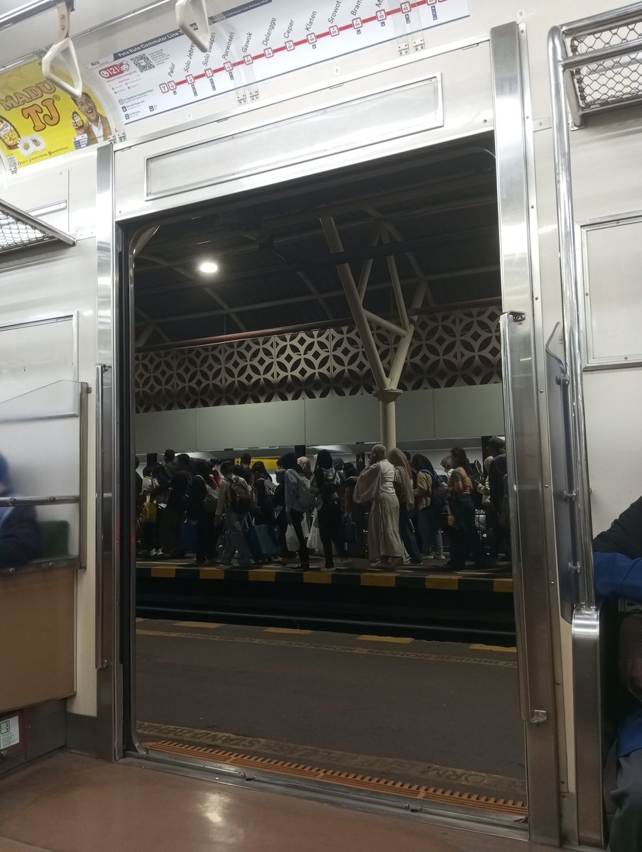 fikfd_'s tweet photo. Jauh jauh KRL an di Ibu kota ternyata dekat home ada KRL juga wkk https://t.co/N1EuZW8qyD