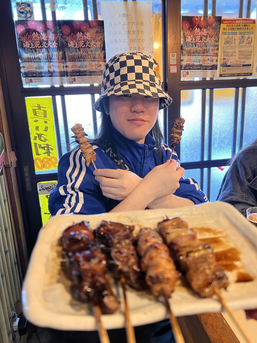 bar_blabe's tweet photo. 6月1日 月曜日 ブラビおーぷん🐄🐄🐄

オーラス
このは@error_noko 

遅番
いいだ@iida_c 

今日もこの2人‼️
ど平日でもお酒は飲めます！
てことで飲みましょう🗯️ https://t.co/yxu5mp21Xa