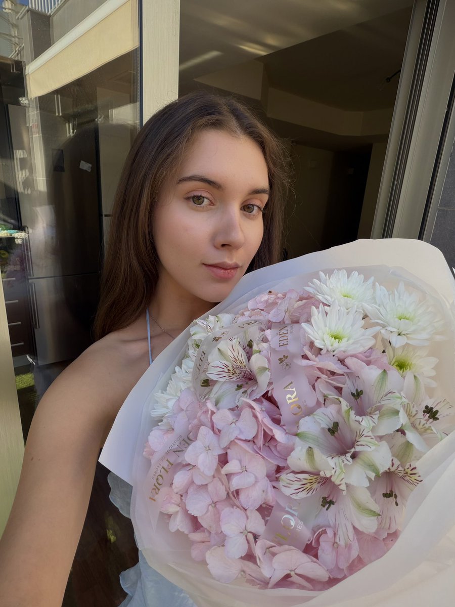 Valerie tweet media