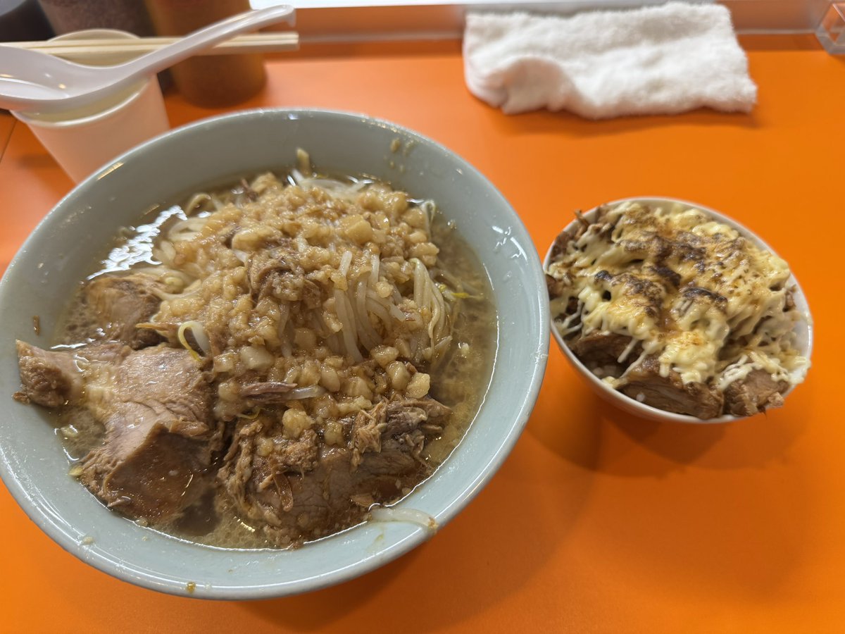 もに tweet media
