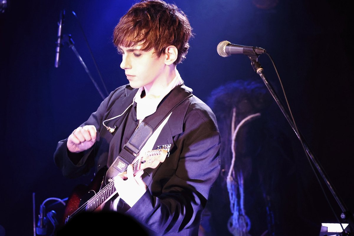 vox_caprae's tweet photo. 1か月経ちましたね。
ライブできるのに体力もメンタルも資金もギリギリまで費やしてきたけど、間違いなく成長出来たし、音楽を純粋に楽しめる機会、環境、嬉しかった。
でも、経験も本数を重ねていかないと、思い描いてる「自分」は全然遠い。
こんな僕達ですが誘われるかな？見てに来てもらえるかな？ https://t.co/zgS1bDbHqw