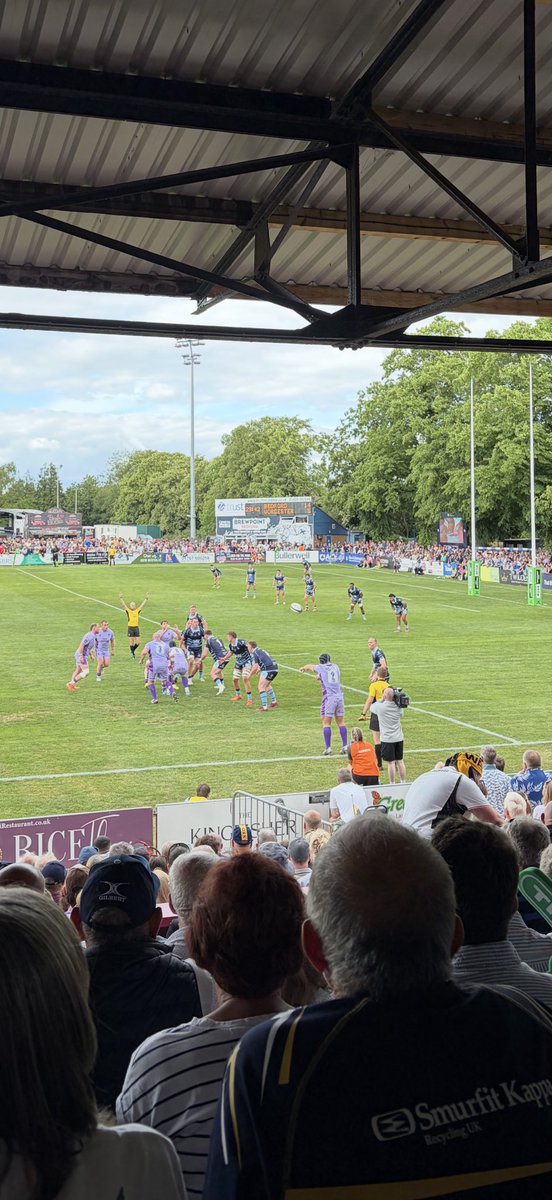 LittleRuggers's tweet photo. Brilliant afternoon watching @BedfordBluesRFC take on @WorcsWarriors in the Championship play-off final yesterday. Unfortunately Bedford come up short but a cracking game in front of a sellout crowd 🧡💙!

#RuggersFamily 🏉 https://t.co/RhNyVa4OlN