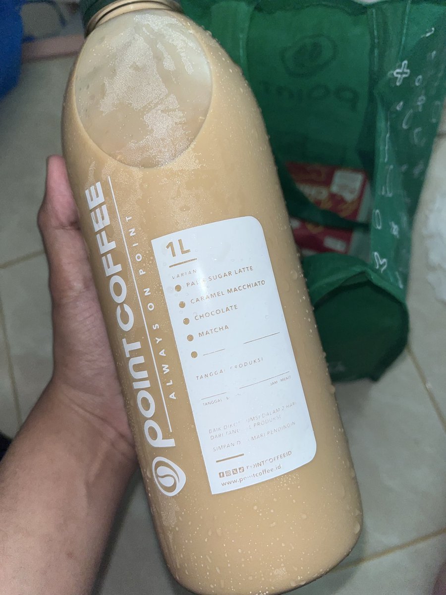 urfavdx's tweet photo. WKWKWKW GATAU KNP NGIDE BGT BELI KOPI YG 1 LITER https://t.co/DGKS2MMAAu