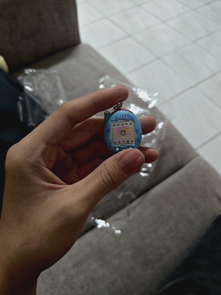MilkyWayWilly's tweet photo. Also today when I'm going to expo? I buy this real chiikawa pocket ver. As usagi and cable strip with tamagotchi ver. But I draw this like tamagotchi connection based #nijigenexpo #chiikawa #tamagotchi https://t.co/aXRcXJI88e