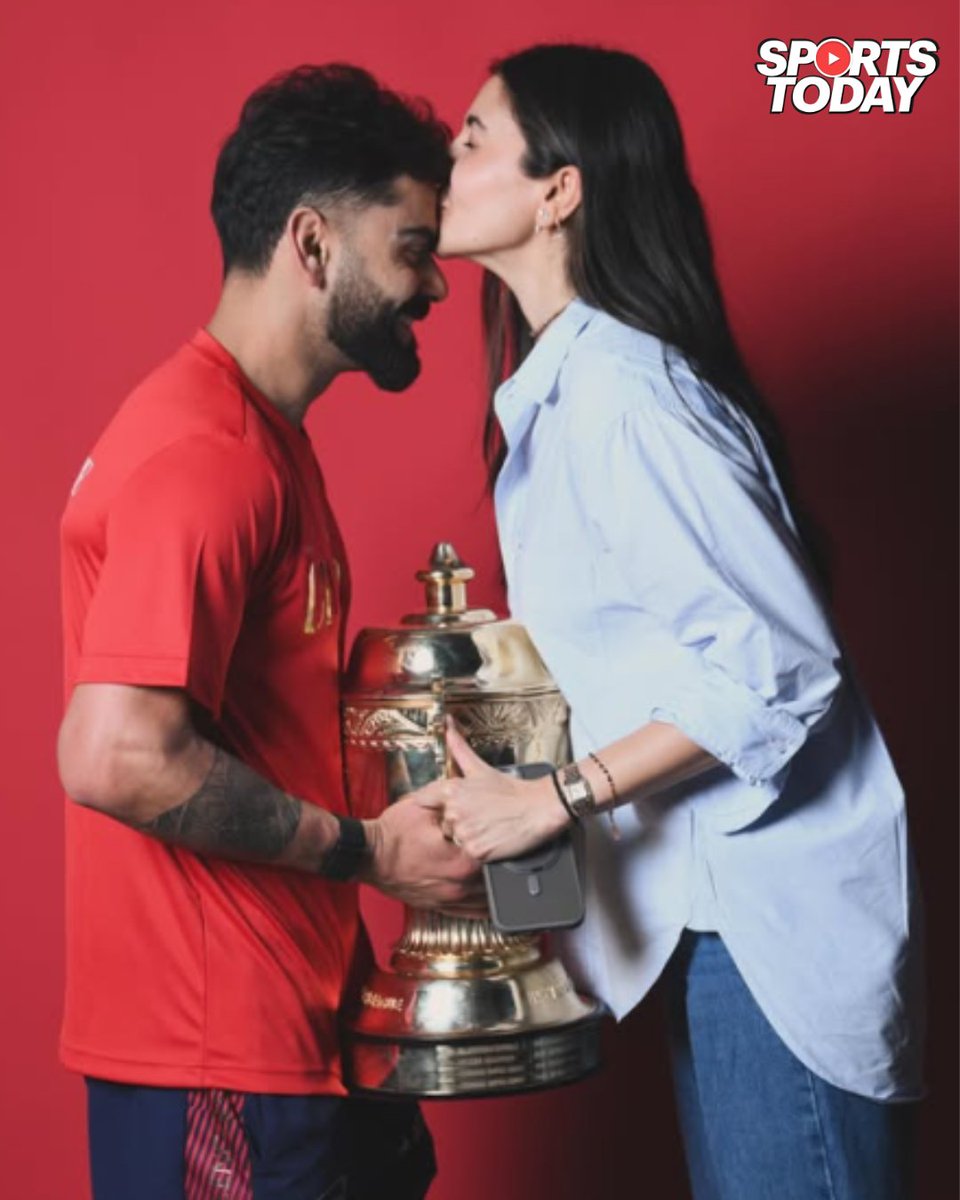 SportsTodayofc's tweet photo. Anushka Sharma shares a cute moment with Virat Kohli and the IPL trophy on social media.
#AnushkaSharma #ViratKohli #RCB #IPL2026 #IPL #RCBChampions #RoyalChallengersBengaluru #IPLWinner #CricketNews #IndianCricket #ViratAnushka #RCBVictory #IPLFinal #RCBFans #CelebrityNews https://t.co/yOIXA19uLy