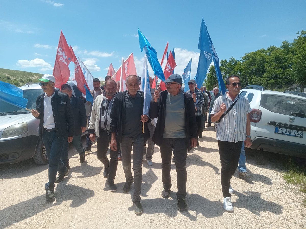 sol_malatya's tweet photo. Katledilişinin 55. Yılında Önderimiz Hüseyin Cevahir in mezarı başında anma gerçekleştirdik.  And olsun , dönmeyeceğiz,  Yolunuzdan... https://t.co/xFac6r9xPv