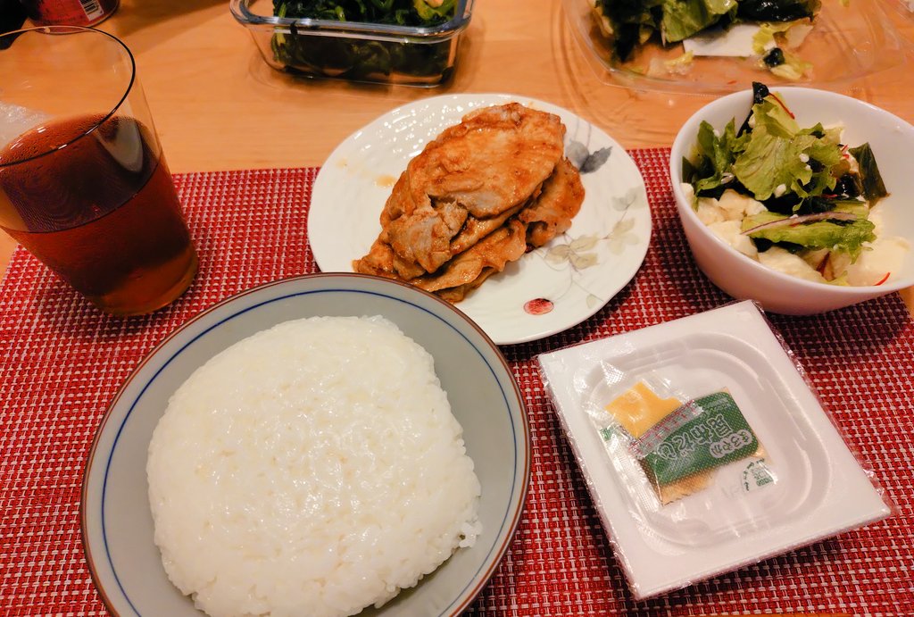 _minatani's tweet photo. 夕飯 https://t.co/rnfzHXX7QB