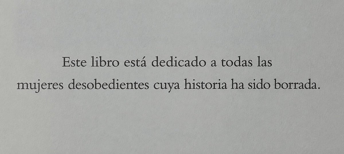 Cementedelibros's tweet photo. Hay quienes dicen que las dedicatorias en los libros están de más. Yo, en cambio, creo que lo son todo en el libro… 🥺❤️‍🩹
Aquí te comparto una de las mejores que he leído.
 ¿qué crees que hay detrás de las dedicatorias de los libros? 
#cementeriodelibros https://t.co/l2WALkvFqb