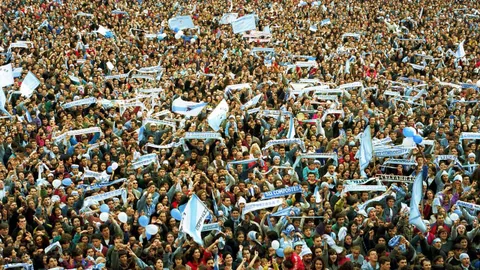 HistCompos's tweet photo. 01/06/1994. El Compos hacía historia en Oviedo. El Tartiere se vestía de gala para disputarse el partido de desempate en el que el equipo de Castro Santos superaba al Rayo Vallecano por 3-1 gracias a los goles de Ohen y José. 

📷 La Voz de Galicia https://t.co/0F6IL32Qia