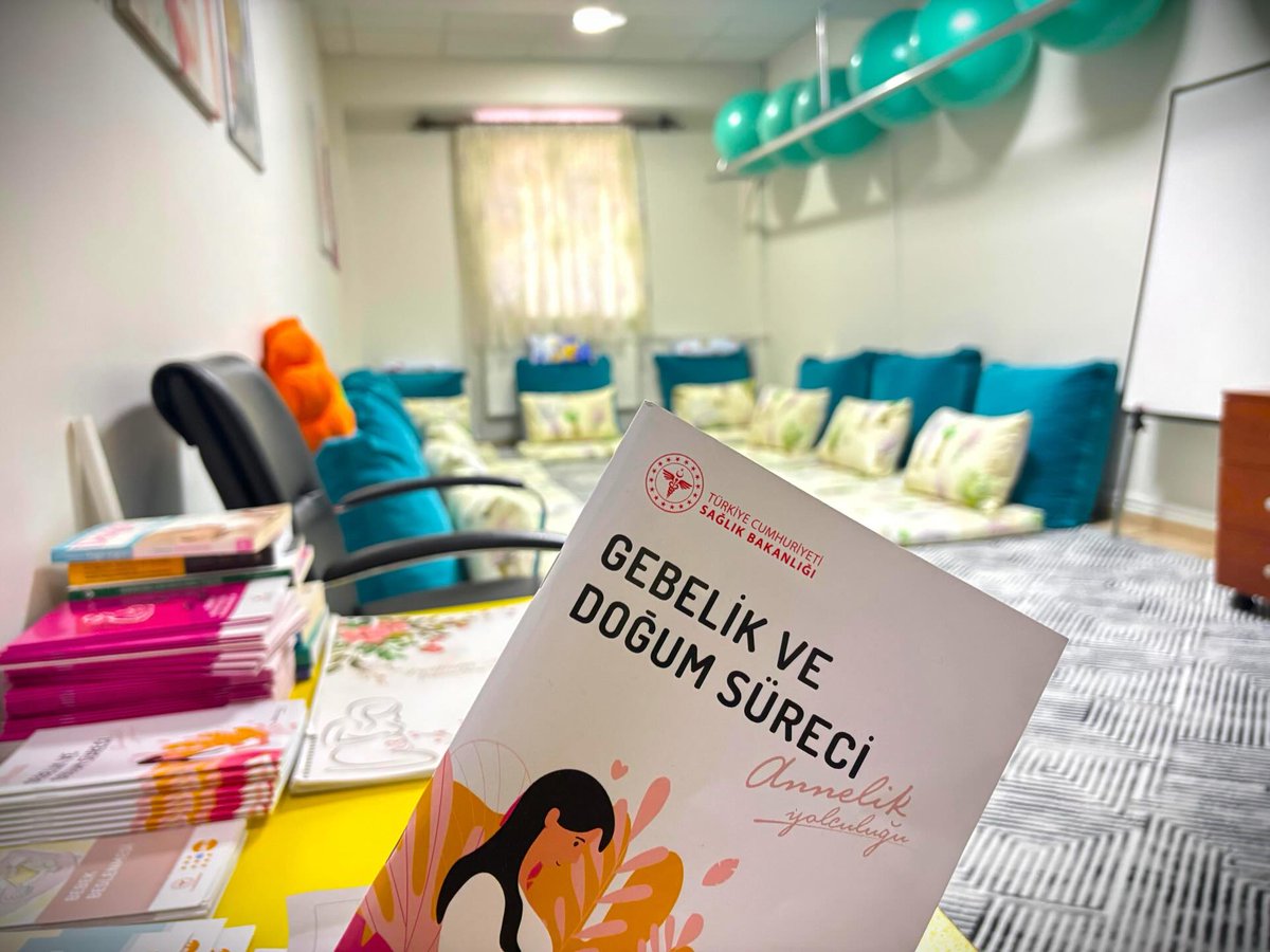 meramdh's tweet photo. Hastanemiz Gebe Okulu yeniden
Hizmet Vermeye Başladı.

Anne adaylarımızın heyecan dolu yolculuklarına eşlik etmek, onları doğuma ve bebek bakımına en doğru bilgilerle hazırlamak için Gebe Okulumuz yeniden hizmet vermeye devam ediyor.#meramdevlethastanesi https://t.co/dRSpy33GIt