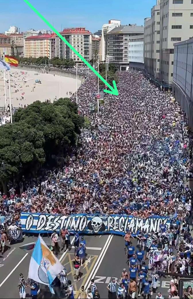MichaelJ_RCD's tweet photo. No es la foto en la que salgo con mejor cara, pero si es la foto más importante https://t.co/tSdpXc4hyl