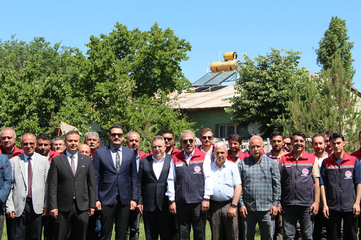 igdirTarimorman's tweet photo. Iğdır İl Tarım ve Orman Müdürlüğünde Bayramlaşma 
Haber: https://t.co/qROYAECcjJ
@TCTarim
@ibrahimyumakli
@ahmetbagci35
@ErsinDILBER_
@AhmetGumen
@ozgurakiftel
@ahmettingis https://t.co/9KTpoxLisM