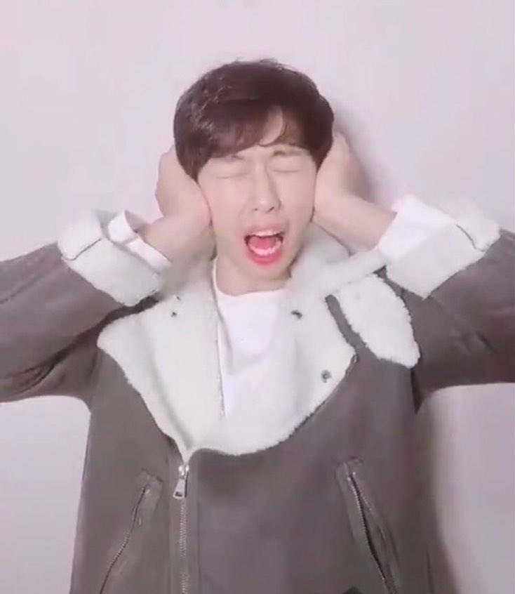 tkminm's tweet photo. 미친것들아 https://t.co/zdb53XByP6