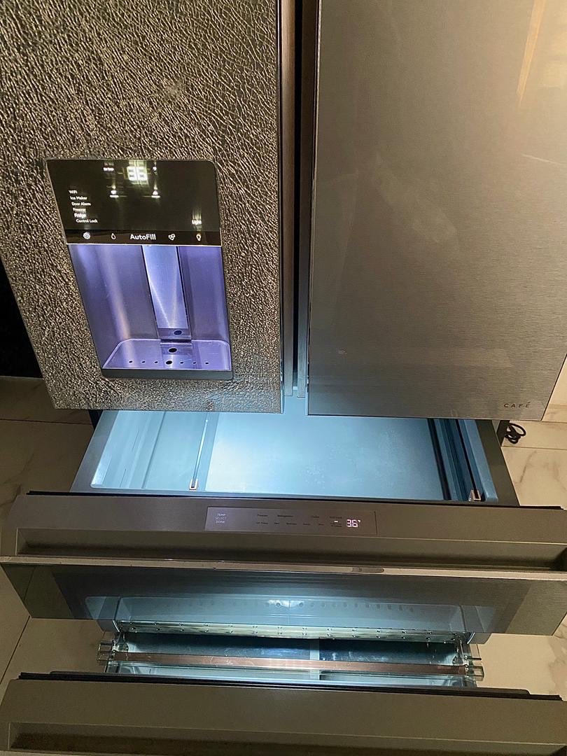 tech_twi's tweet photo. More more pictures. Don’t forget the original brand new price of this fridge is around 55,000 GHC. Just selling it because it has just been sitting there. So 10k is considered a giveaway https://t.co/xUHAbWF0I1