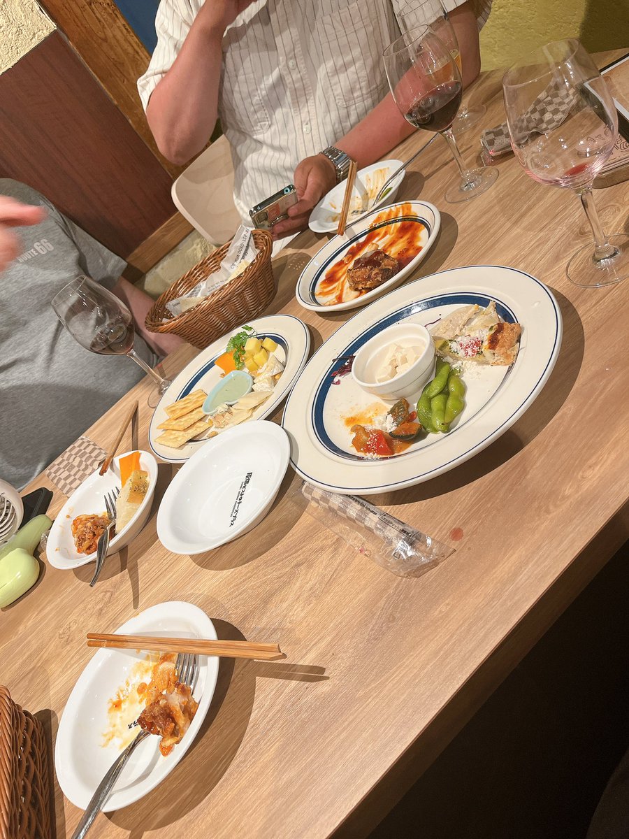 chantake1131's tweet photo. 今日はワイン飲んでますよ🍷 https://t.co/6AXLTbIWJw