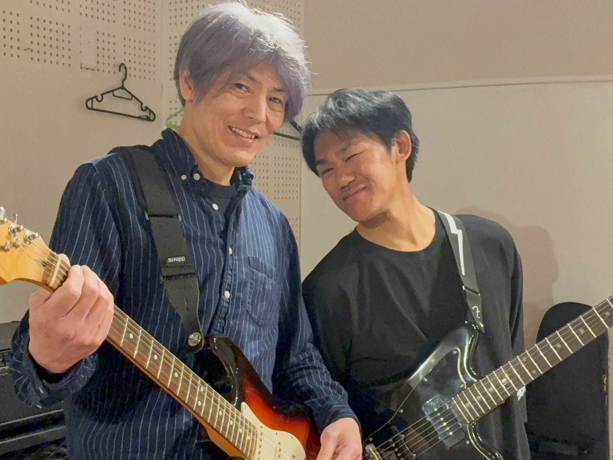 YurubanSapporo's tweet photo. 5/31（日）定例会を行いました🎸🥁🎤
今回も楽しくセッション✨
体験の方も来ていただきました！

誕生日のお祝いをしたり、演奏技術やエフェクターの使い方を教え合ったり、音楽交流たっぷりの1日🎶

次回定例会は6/14です♫

#ゆるバン
#社会人バンドサークル
#バンドサークル
#バンド札幌
#軽音部 https://t.co/QWcU1KVVpu
