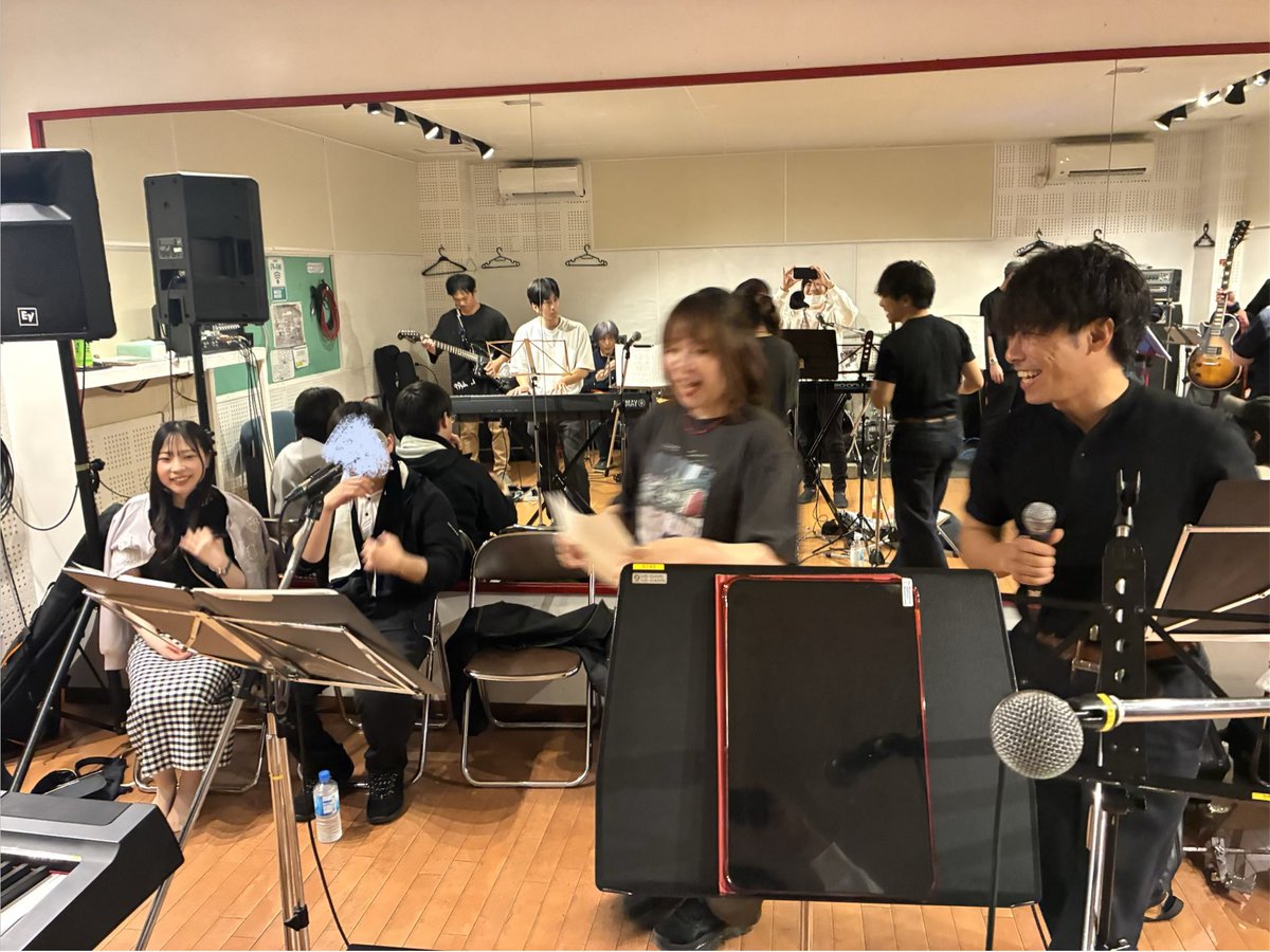 YurubanSapporo's tweet photo. 5/31（日）定例会を行いました🎸🥁🎤
今回も楽しくセッション✨
体験の方も来ていただきました！

誕生日のお祝いをしたり、演奏技術やエフェクターの使い方を教え合ったり、音楽交流たっぷりの1日🎶

次回定例会は6/14です♫

#ゆるバン
#社会人バンドサークル
#バンドサークル
#バンド札幌
#軽音部 https://t.co/QWcU1KVVpu