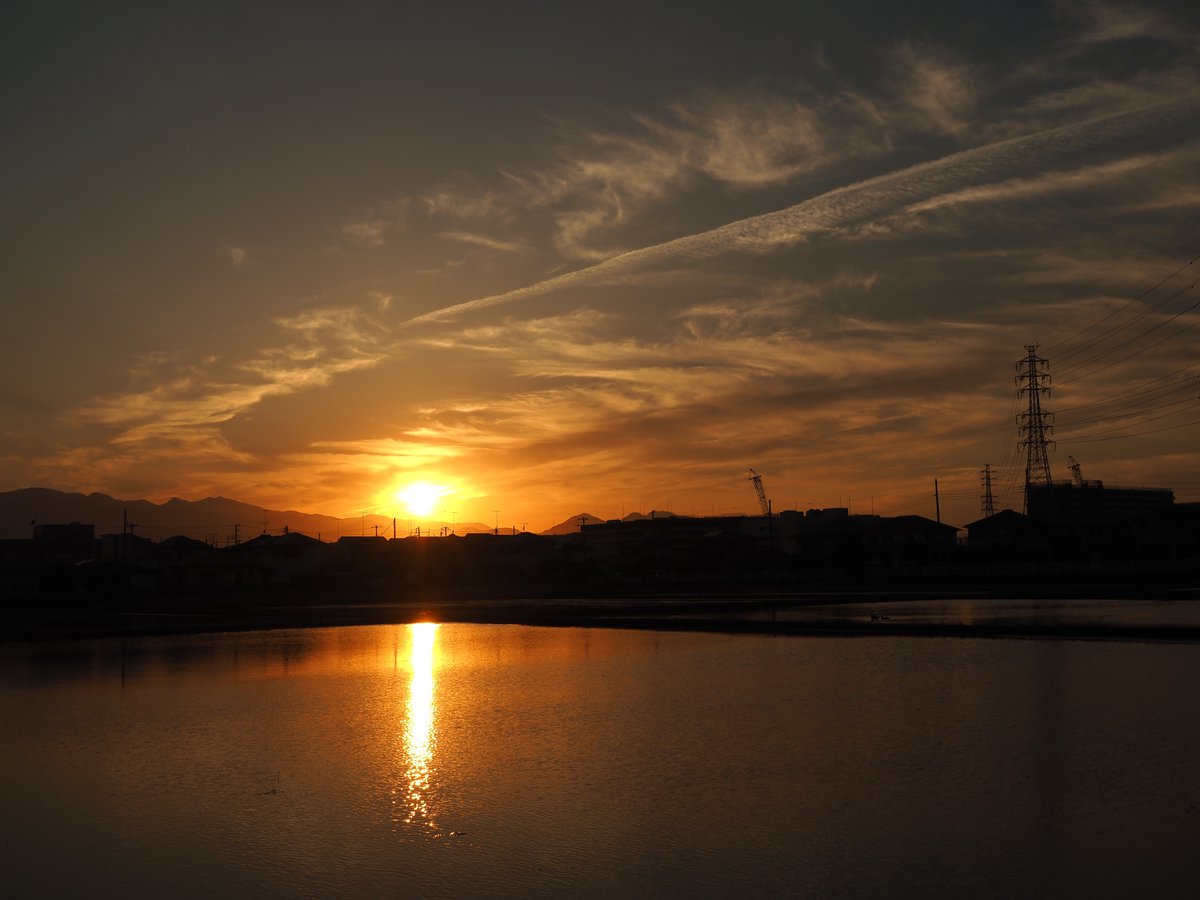kusoboke3's tweet photo. 本日の夕景
OM SYSTEM OM-5 II 
14-150mm 1:4-5.6 II
#イマ空　
#パッションフルーツ https://t.co/KY5oPw8HDH