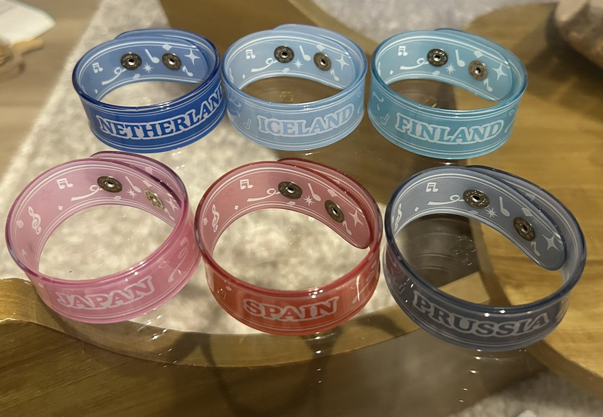 2Giabbit8's tweet photo. 【交換】ヘタミュ　ヘタコン　ブロマイド　クリアカード　ランブロ　リストバンド

譲　1〜3枚目 北伊、日、独、仏、中、南伊、西、普、蘭、芬、典、丁、氷

求　4枚目：英仏米露
　　バンド：英仏
　　定価+送料(一部の商品、要相談)

郵送での交換希望です。
異種交換可、差額の場合複数提供可です。 https://t.co/mJhz1xdYAj
