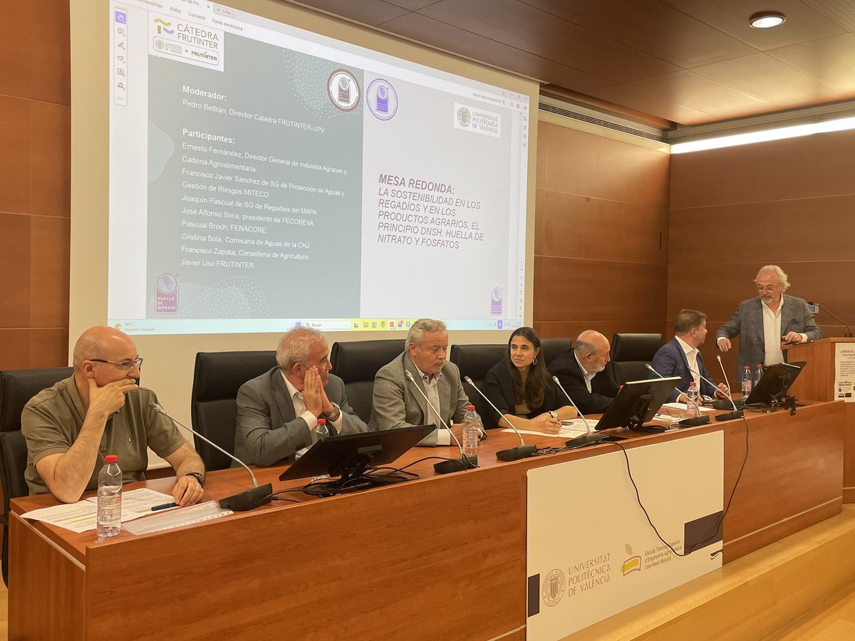 fecoreva's tweet photo. 🗣️💧 Participem en la jornada Càtedra Frutinter de la UPV sobre sostenibilitat dels regadius i dels productes agraris: petjada de nitrat i fosfat. 

👨🏼‍🌾👏🏻 El president José Soria defensa als regants com a gestors exemplars de l'aigua per a reg. https://t.co/3m4uCNLr9Z