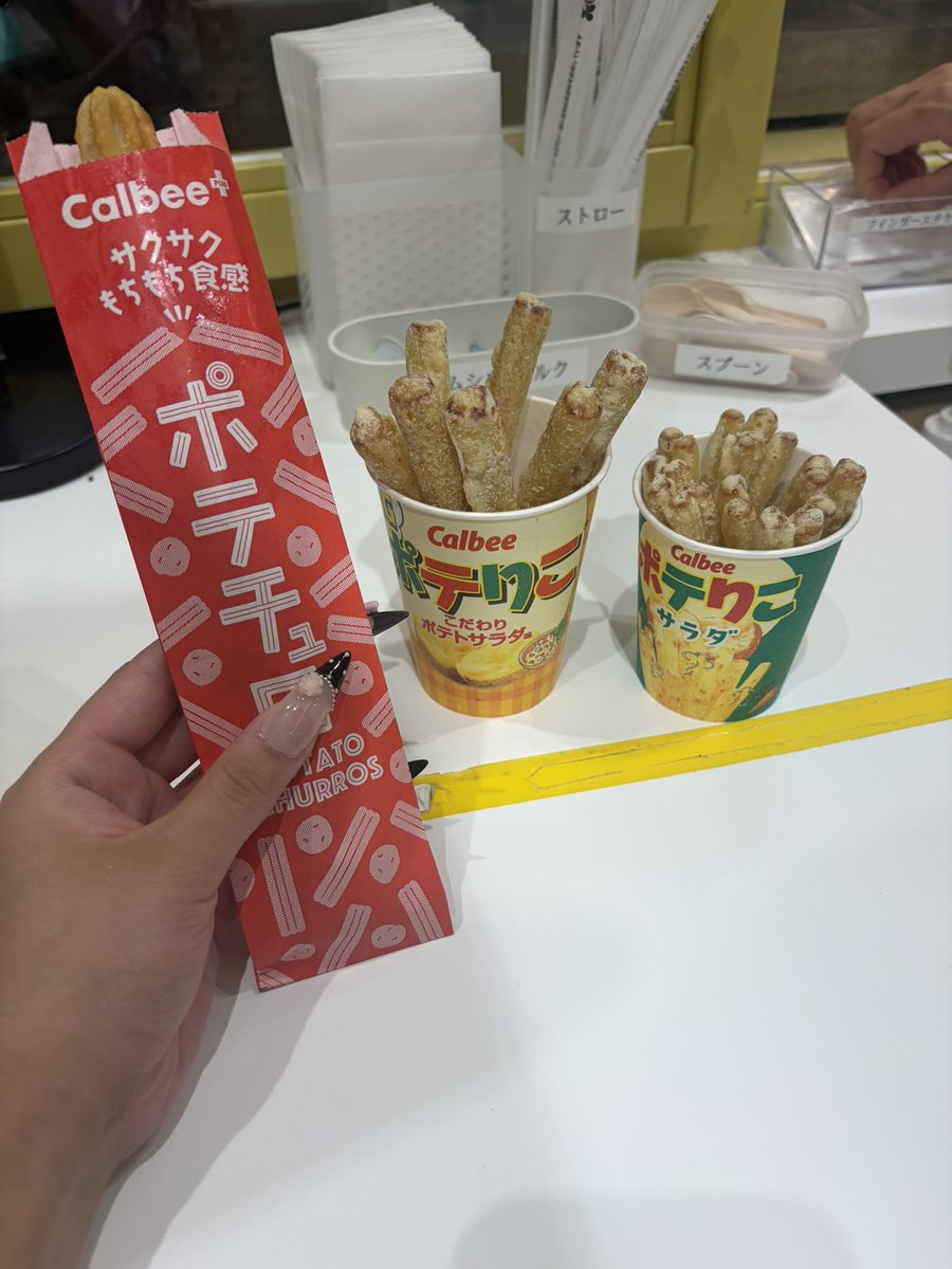 Bar_Tonight3's tweet photo. トゥナイトオープンですっ！
ずっと食べたかったお菓子ランド！
ポテりこ狙いだったけどポテチュロが美味しすぎてリピしそう👍
ミルクキャラメルのアイスも美味しかった😋
キャラメルがちがちだったけど😂
本日めいさんまなさんあおいです🫶 https://t.co/RsSztMpRFR