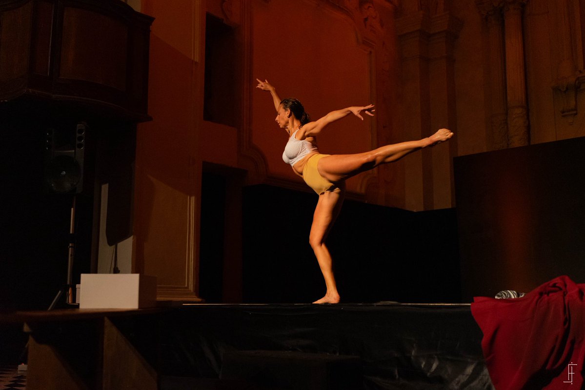 carusomtrain's tweet photo. Thank you to Francesca Laghezza or these beautiful photos of Counterpoint of Chaos in Italy, presented by the Associazione Campania Danza!!! https://t.co/iMVwkIeEKX