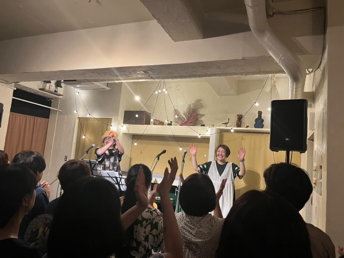 iwasakiai's tweet photo. 昨日の吉祥寺キチムでのライブ、満員御礼！！
来てくれた皆様、本当にありがとうございました！！

今日はほぼ動けませんでしたが、やりきったなぁ、頑張ったなぁ、と自分を認めてやります😇

また楽しいこと考えてライブとかイベントしてみようと思います🫶
これからもよろしくね🐈 https://t.co/cOLgRxaES1