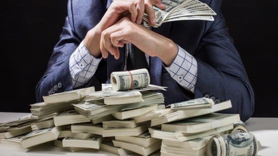CapitalTrendSA's tweet photo. 🔴 السعودية الأسرع نموًا في عدد المليارديرات بحلول 2031 🇸🇦💰

بحسب توقعات بلومبرغ، عدد المليارديرات في السعودية قد يرتفع من 23 مليارديرًا في 2026 إلى 65 بحلول 2031.. بنمو يصل إلى +183%.

مقارنة ببعض الدول:
بولندا : 13 ← 29 (+123%)
السويد: 32 ← 58 (+81%)
أستراليا: 48 ← 85 (+77%)
اليابان: 43 ← 71 (+65%)
الهند: 207 ← 313 (+51%)

النمو المتوقع يعكس تسارع تكوين الثروات مع توسع:
- الأسواق المالية والاستثمارات
- الشركات الخاصة والتقنية
- الطروحات والإدراجات
- التحول الاقتصادي وتنوع مصادر الدخل