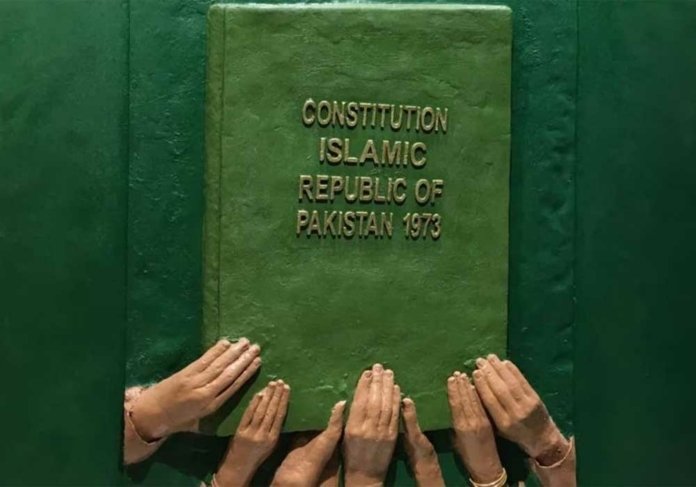 saudrafaqat1's tweet photo. جو لوگ یہ کہتے ہیں احمدی آئین کو تسلیم کریں اور یہ مان لیں کہ وہ غیر مسلم ہیں پھر انہیں تمام حقوق ملیں گے 
میرا سادہ سا سوال ہے
کیا مذہب کا فیصلہ زمینی عدالتیں کرتی ہیں 
اور کیا خود آپ ان ائین بنانے والوں کو تسلیم کرتے ہیں کیا کم از کم ان کی کوئی مذہبی یا روحانی شخصیت ہے؟؟ https://t.co/KQ3yyT8A3S