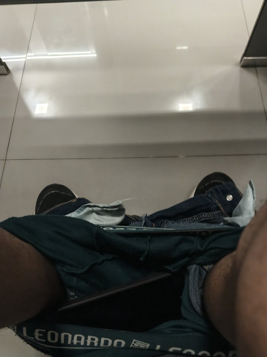 rodrigojms07's tweet photo. Ayer haciendo cruising en Maracay por Las zonas de hymper jumbo, parque Aragua y Unicentro, no se hizo nada pero el morbo, la tensión y las miradas calentaban bastante 🍆🍑 te animas hacer cruising? Escribe al dm y cuadramos algo rico 💦🍆 https://t.co/73jG6J2RJF